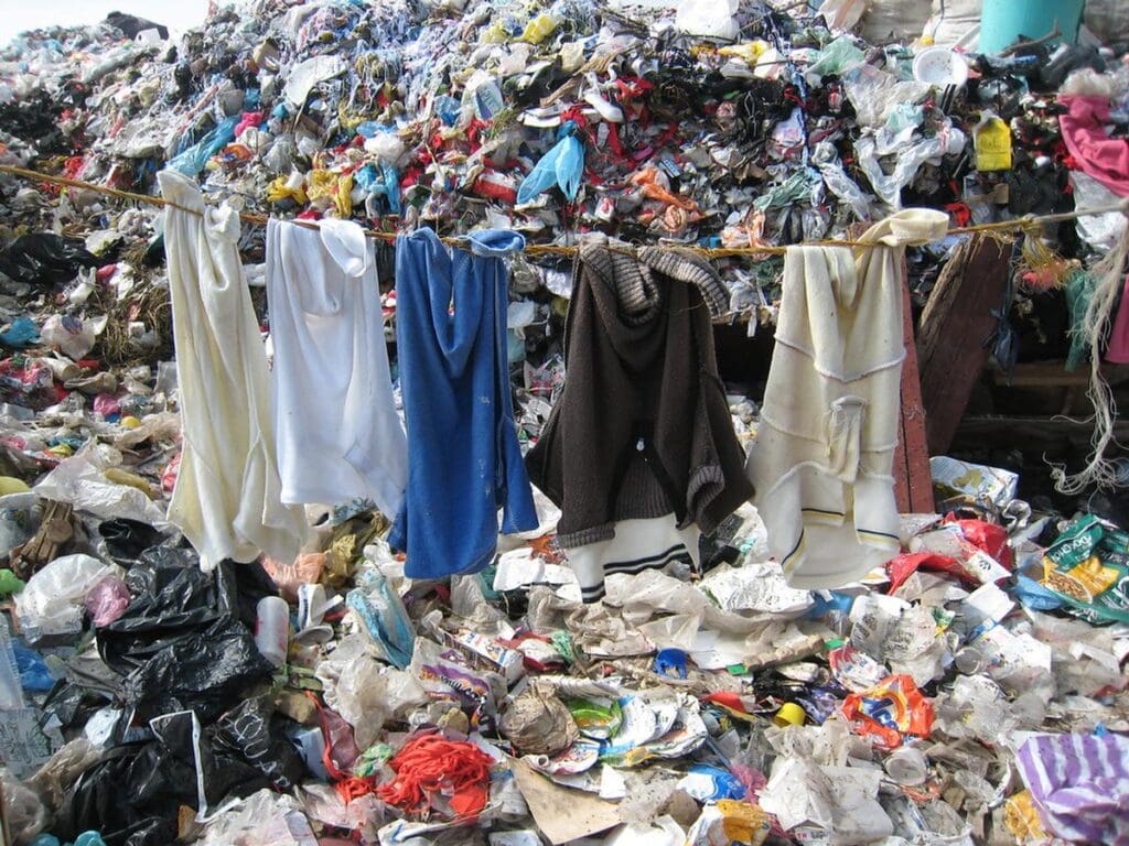 L’industria tessile e i suoi incredibili numeri: Inquinamento e Sfruttamento