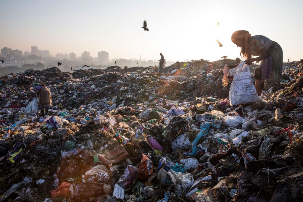 Verso una Gestione Sostenibile dei Rifiuti Plastici: Il Caso dell’India e le Sfide Globali